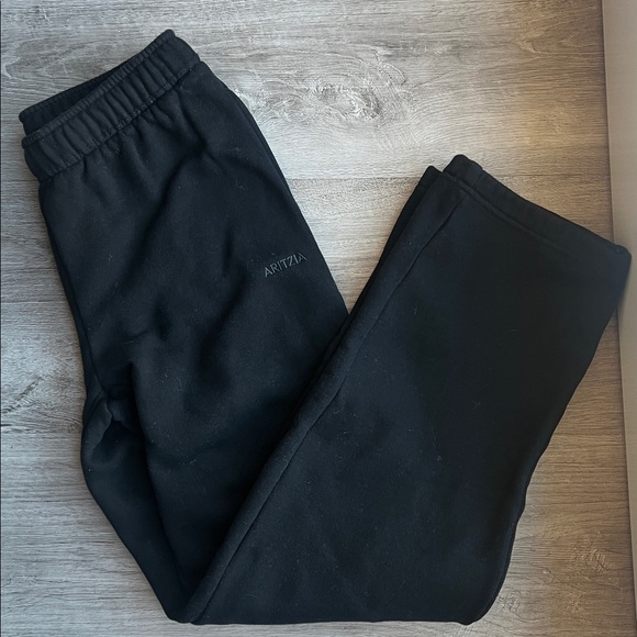 Aritzia Women’s Cozy Fleece Sweatsuit SET in Black (XS Pants, S top) - Like New - Picture 6 of 7